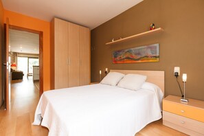 1 chambre, fer et planche à repasser, literie fournie
