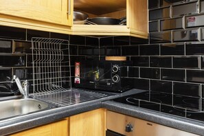 Fridge, microwave, oven, stovetop - Stylish 1BED MEZZANINE APT IN GEORGIAN BUILDING (Dublin 1)