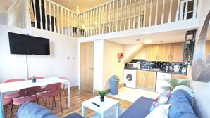 A modern apartment with a dining area, living room, kitchen, and a balcony. - Bright charming - great central location Fast WIFI (Dublin 1)