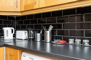 Fridge, microwave, oven, stovetop - Lovely Spacious Apartment Right in City Centre! (Dublin 1)