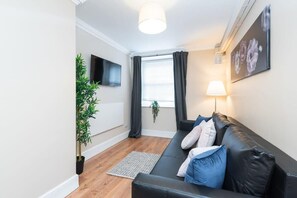 TV, offices - Lovely Spacious Apartment Right in City Centre! (Dublin 1)