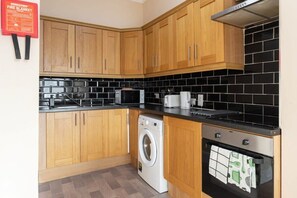 Fridge, microwave, oven, stovetop - Very Central Bright Apt*FAST and reliable WIFI &TV (Dublin 1)