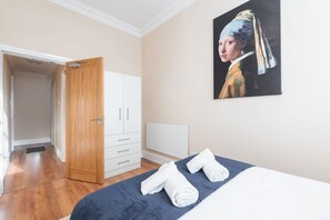 1 chambre, fer et planche à repasser, lit de bébé portatif, Wi-Fi