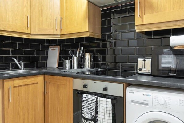 Fridge, microwave, oven, coffee/tea maker