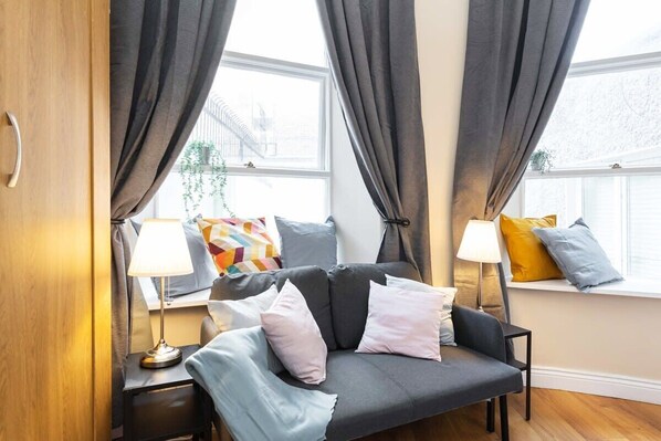 TV, offices - Stylish STUDIO GREAT CENTRAL LOCATION FAST WIFI (Dublin 1)