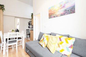 TV - Cosy 2BED  Apartment Super location (Dublin 1)