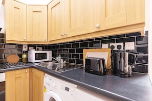 Fridge, microwave, oven, stovetop - Cosy 2BED Apartment Super location (Dublin 1)