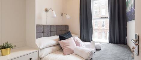 2 bedrooms, iron/ironing board, WiFi, bed sheets