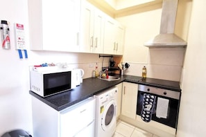 Fridge, microwave, oven, coffee/tea maker
