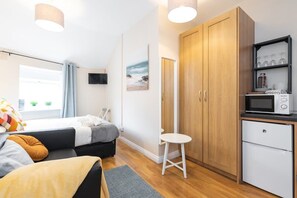 Desk, iron/ironing board, travel crib, WiFi - Cosy STUDIO GREAT CITY CENTRE LOCATION FAST WIFI (Dublin 1)