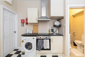 Fridge, microwave, oven, coffee/tea maker - Cosy STUDIO GREAT CITY CENTRE LOCATION FAST WIFI (Dublin 1)