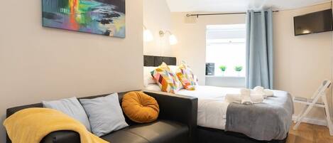 Desk, iron/ironing board, travel cot, WiFi