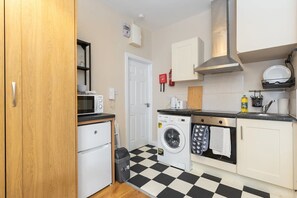 Fridge, microwave, oven, coffee/tea maker