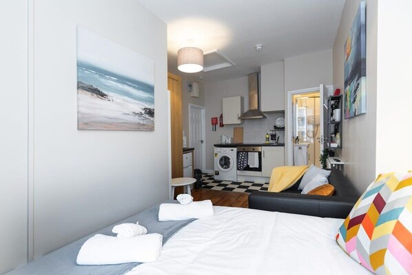 Desk, iron/ironing board, travel cot, WiFi