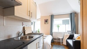 Kaffetrakter/tekoker, kjøleskap, mikrobølgeovn og ovn