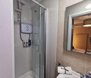 Shower, hair dryer, towels - Lovely 1 bedroom apartment in centre of Dublin (Dublin 1)