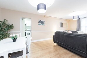 Interior - Spacious 2BED APT Citycentre Location FAST WIFI (Dublin 1)