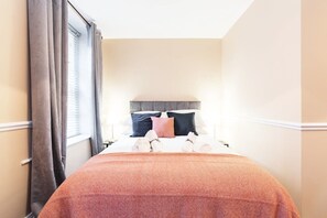 2 bedrooms, desk, iron/ironing board, travel cot - Spacious 2BED APT Citycentre Location FAST WIFI (Dublin 1)