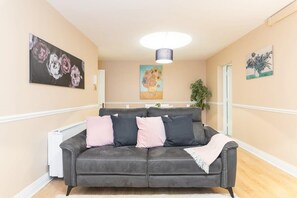 TV, offices - Spacious 2BED APT Citycentre Location FAST WIFI (Dublin 1)