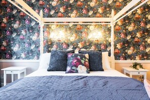 1 Schlafzimmer, Schreibtisch, Bügeleisen/Bügelbrett, Reisekinderbett