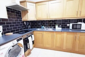 Fridge, microwave, oven, stovetop - Very Central 1bed apartment newly renovated free wifi and tv (Dublin)