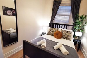 1 bedroom, desk, iron/ironing board, travel crib - Central 1bed apartment with reliable fast WIFI (Dublin 1)