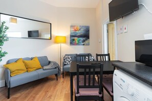 TV, offices - NEWLY REFURBISHED 2BED WITH GARDEN GREAT LOCATION (Stoneybatter)