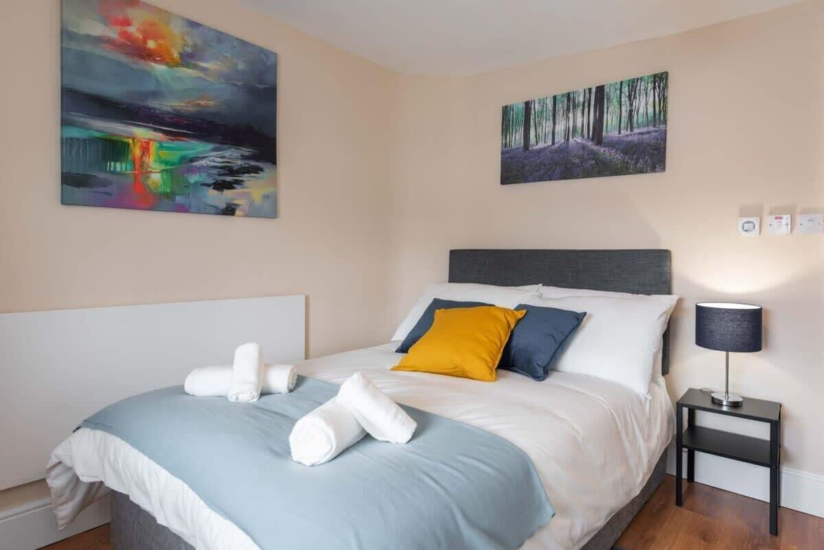 2 bedrooms, iron/ironing board, travel cot, WiFi