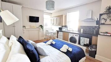 Desk, iron/ironing board, travel cot, WiFi