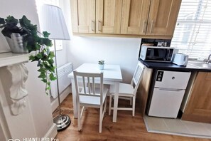 Dining - Cosy studio new renovated - kitchen, TV &Fast WIFI (Dublin)