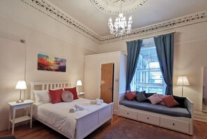 1 bedroom, desk, iron/ironing board, travel cot - Beautiful Bright Georgian Apartment free WIFI (Dublin)