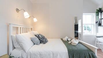 Desk, iron/ironing board, travel cot, WiFi