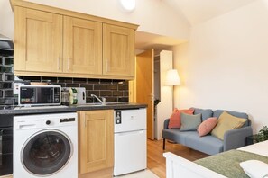 Interior - Central Studio Apartment Fast WiFi TV and Kitchen (Dublin 7)