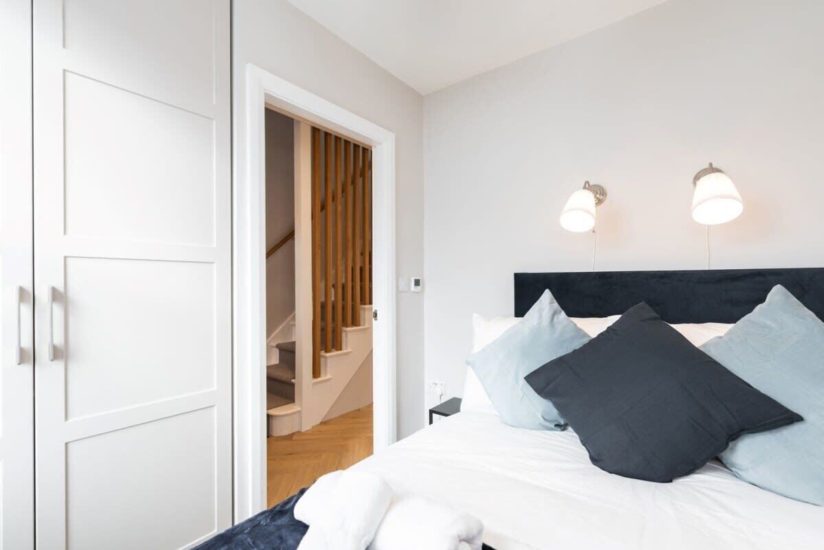 2 bedrooms, iron/ironing board, travel cot, WiFi