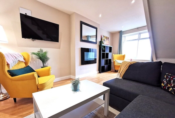 TV, fireplace