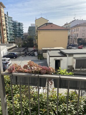 Property grounds - Navigli bilocale  (Milan)