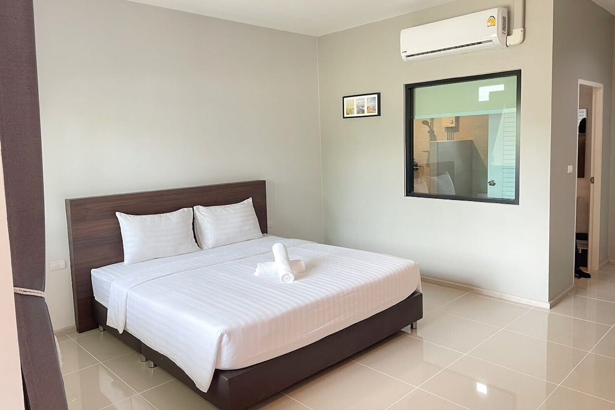 Quarto standard, 1 cama King | Wi-Fi de cortesia