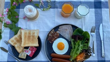 Free daily local cuisine breakfast 