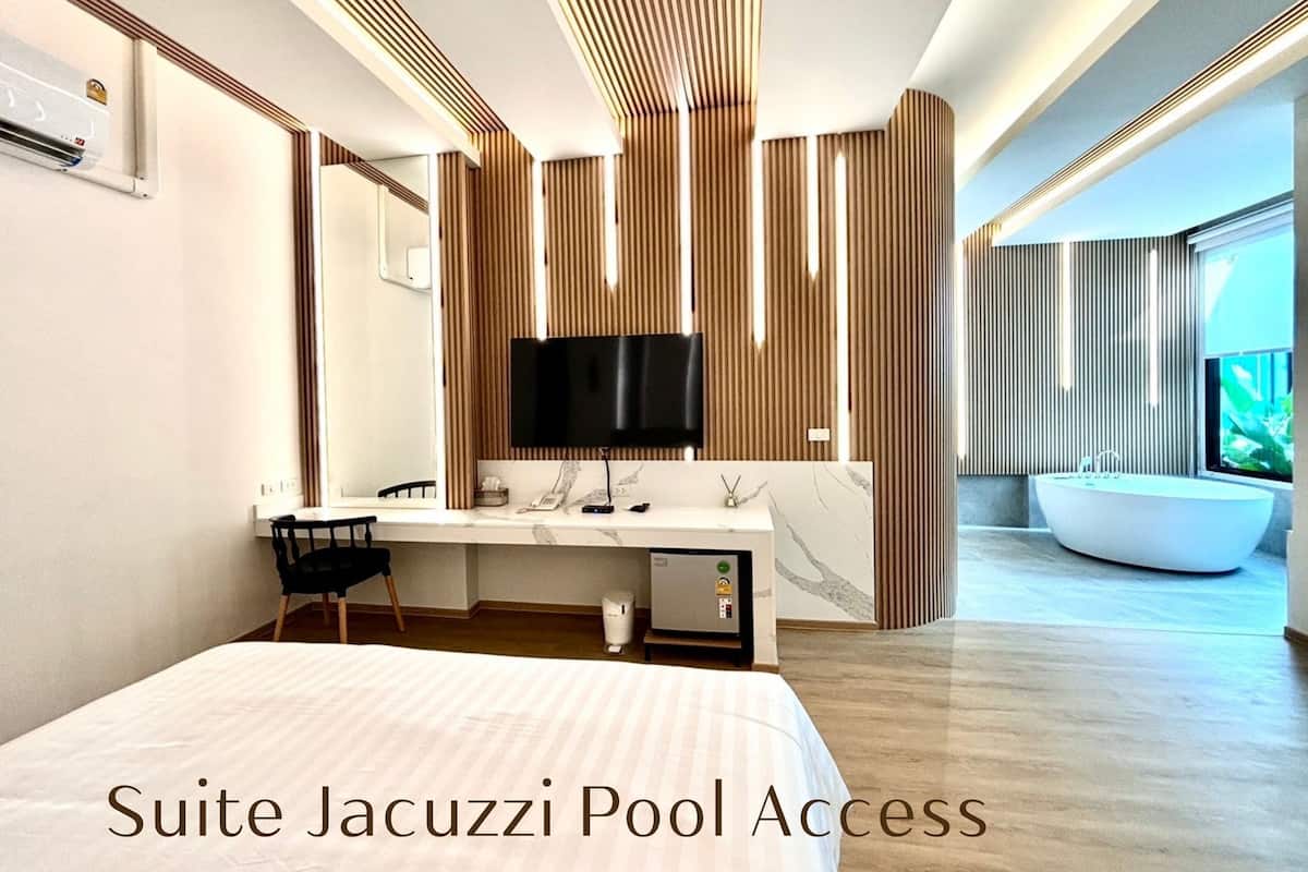 Luxury Room | Individually decorated, free WiFi, bed sheets