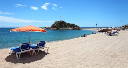 Appartement 4 pax Blanes Ă  30 m de la plage, climatisation et wifi gratuit. Vivalidays Sylvia.