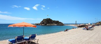 Apt. 4 pax Blanes 30 m from the beach, air conditioning and free wifi. Vivalidays Sylvia.