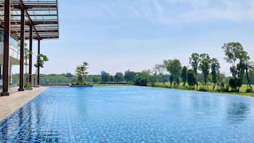 2 outdoor pools, sun loungers