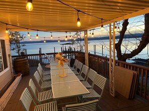 Outdoor dining - ALL INCLUSIVE AMENITIES:Kayak,SUP,Pedal Boat,PingPong,Pickleball,Movie Nt &MORE! (Nice)