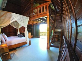 Minibar, caja de seguridad en la habitación y escritorio 