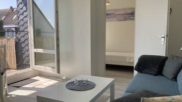 Fernseher, Tischtennisplatte