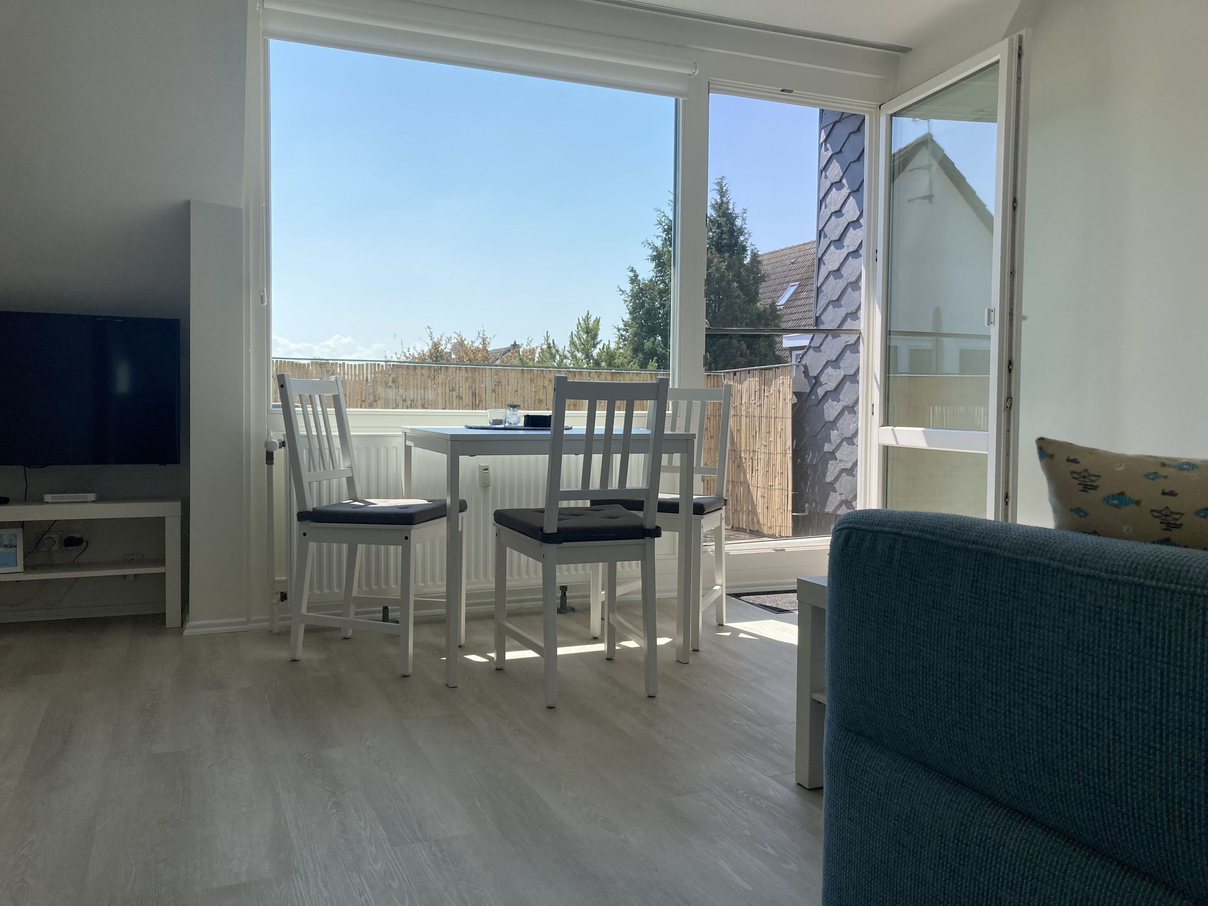 Fernseher, Tischtennisplatte