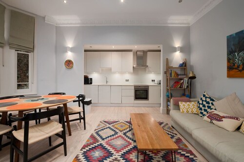 Trendy Hampstead Flat (RH7)