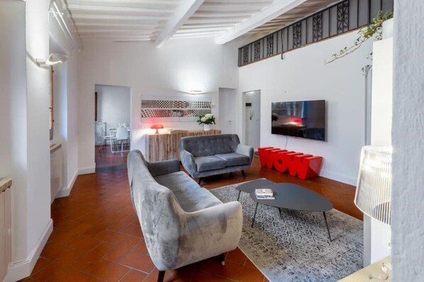 Smart TV, books