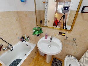 Hair dryer, towels - Air-conditioned studio, quiet, Menton center, terrace (Menton)