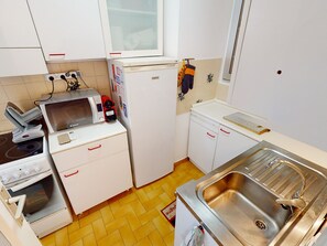 Kühlschrank, Mikrowelle